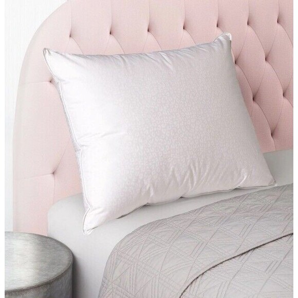 CosmoLiving by Cosmopolitan Leopard White Down Standard Pillow NWT - Picture 1 of 8